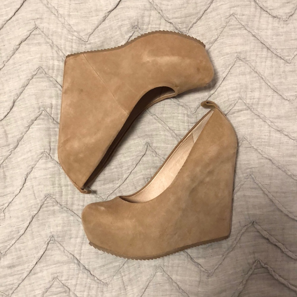 Nude Wedges